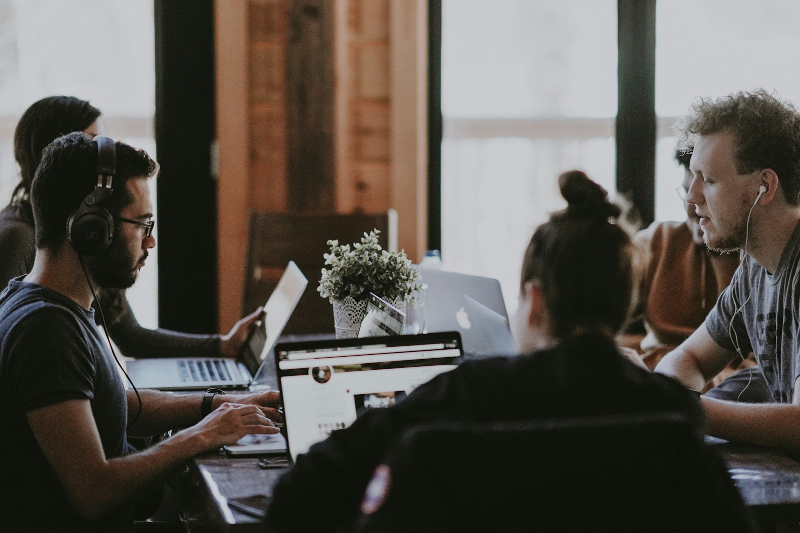 Tips for creating a landing page that converts visitors into customers